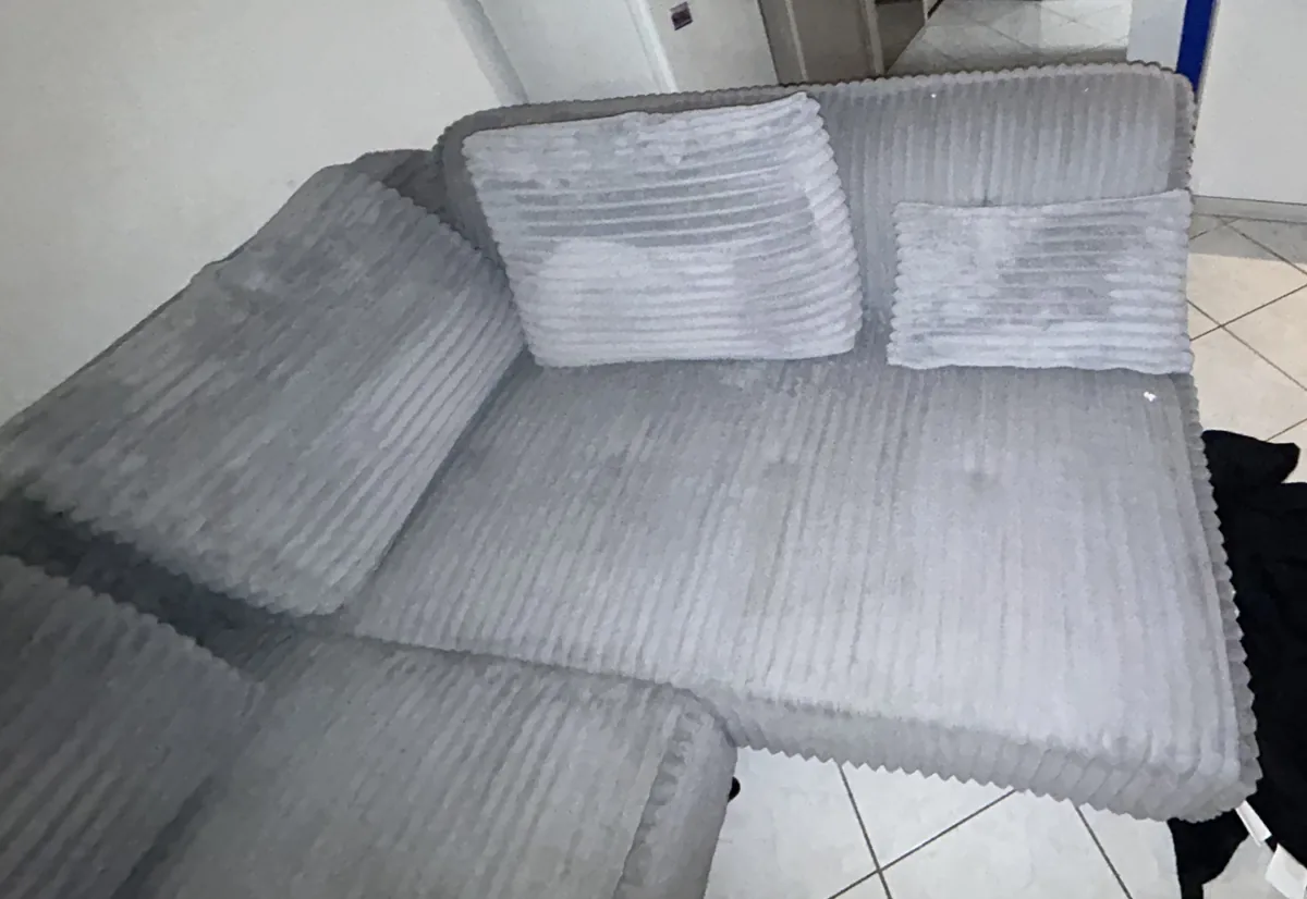 Canapé tissu côtelé après nettoyage à Marseille